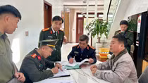 Làm giả hàng loạt giấy phép lái xe, 2 bị cáo lãnh án