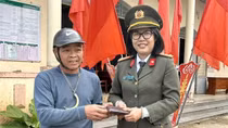 Biểu dương người dân nhặt được của rơi, nhờ Công an tìm người trả lại