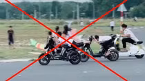 Làm rõ clip nhóm học sinh đầu trần, nằm trên yên xe máy phóng tốc độ cao