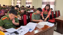 Ngôn ngữ là “cánh cửa” để Công an gắn kết hơn với đồng bào miền núi