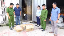 Hơn 11 tấn thịt heo, gà, xúc xích… “quá đát” được phát hiện trong kho lạnh