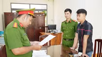 Bắt đối tượng dùng dao bấm đâm 2 người bị thương