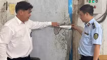 Niêm phong hơn 1,2 tấn nguyên liệu và gà ủ muối thành phẩm không rõ nguồn gốc