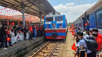 Đà Nẵng đón hai đoàn tàu Thống Nhất mừng 50 năm ngày non sông liền một dải
