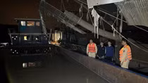 Bắt giữ 3 tàu khai thác 900m3 cát trái phép trên sông Hồng