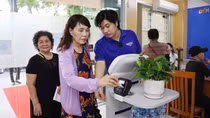 Công nghệ là công cụ, con người là trung tâm