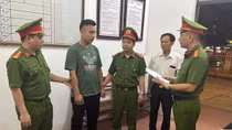 Bắt 2 đối tượng vi phạm quy định về nghiên cứu, thăm dò, khai thác tài nguyên