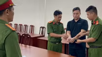 Khốn nạn hội nhóm “cào người, giết khách”