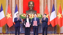 Chủ tịch nước Lương Cường và Tổng thống Pháp Emmanuel Macron chứng kiến hợp tác về sản xuất vaccine giữa VNVC và Sanofi