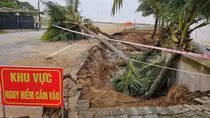 Kè biển Hải Tiến tan tành sau bão số 5