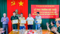 Khen thưởng 1 tập thể và 4 cá nhân dũng cảm cứu người nhảy cầu trong đêm tối