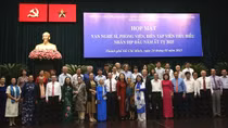 Lãnh đạo TP Hồ Chí Minh họp mặt văn nghệ sĩ, phóng viên, biên tập viên tiêu biểu