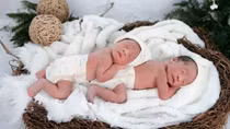 Mùa xuân hạnh phúc đầu tiên của cặp vợ chồng hiếm muộn 12 năm