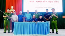 Lan tỏa ý thức người dân tự nguyện giao nộp súng, kiếm tự chế