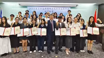 Học sinh Việt Nam được trao nhiều học bổng du học