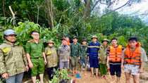 Quảng Trị: Kịp thời giải cứu 3 người dân mắc kẹt giữa rừng