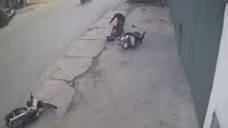 Mâu thuẫn tình cảm, dùng dao truy sát "tình địch"