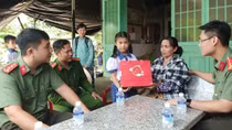 “Con nuôi Công an xã” – Vòng tay giữa đời thường
