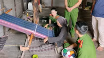 Nữ cựu chiến binh Bahnar miệt mài giữ lửa nghề dệt truyền thống