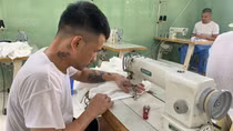 Viết lại câu chuyện cuộc đời bằng nghị lực