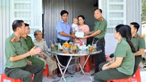 CBCS Công an Hậu Giang góp tiền hỗ trợ đồng đội điều trị bệnh cho con