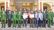 Khen thưởng đột xuất Tổ bảo vệ ANTT và công dân dũng cảm, mưu trí bắt tội phạm