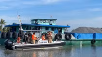 Ra quân tổng kiểm tra các phương tiện bơm hút cát, sỏi trên đường thủy