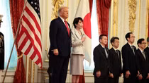 Thủ tướng Nhật Bản có "món quà đặc biệt" tặng Tổng thống Trump