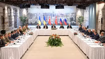 Nga - Ukraine “vừa đánh, vừa đàm”: “Chiến trường quyết định tất cả”