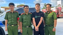 Kẻ cướp giật tại tiệm vàng ở TP Hồ Chí Minh trên đường tẩu thoát thì bị bắt giữ