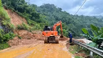 97 vị trí ách tắc giao thông sau bão số 10 sẽ được thông xe trong ngày 2/10