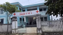 Nhân viên y tế không cho người mẹ và đứa bé sơ sinh vào trạm y tế tránh lũ đã nhận lỗi