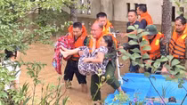 Công an ứng trực 100% quân số, đảm bảo an toàn cho nhân dân vùng lụt