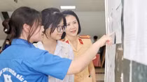Bước vào Trường Chuyên cùng sự đồng hành đầy yêu thương từ những “mẹ đỡ đầu”