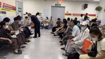 Bài toán nguồn tài chính khổng lồ để miễn viện phí toàn dân