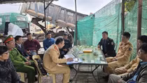 Lực lượng liên ngành kiểm tra bến bãi tập kết vật liệu xây dựng trên đường thuỷ