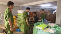 Hơn 2 tấn cánh gà, tim và tràng lợn không rõ nguồn gốc chuẩn bị tuồn vào bàn ăn