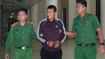 Dẫn giải kẻ bỏ lại 18 bánh heroin trốn sang Lào 6 năm trước