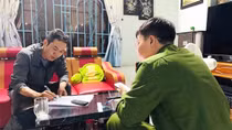 Cặp vợ chồng “ém” hàng loạt trăn, rắn hổ mang chúa để bán kiếm lời