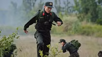 “Chiến sĩ quả cảm” nhập vai Cảnh sát cơ động