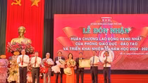 Ngành Giáo dục TP Huế đón nhận Huân chương Lao động hạng Nhất