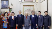 Chủ tịch Quốc hội Vương Đình Huệ chúc Tết gia đình các cố Chủ tịch Quốc hội