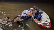 Công an cứu 3 người bị rơi xuống khu vực đường nội đồng trong đêm tối