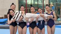 Chặng đường sự nghiệp không yên ả của “búp bê” Ngân Thương