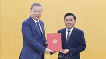Tổng Bí thư Tô Lâm trao Quyết định phân công đồng chí Trần Cẩm Tú giữ chức Thường trực Ban Bí thư