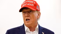 Ông Trump muốn EU mua nhiều dầu khí hơn, nếu không sẽ áp thuế