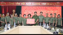 Đoàn Thanh niên, Hội Phụ nữ, Công Đoàn CAND tặng quà CBCS và nhân dân tỉnh Thái Nguyên