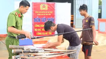 Thu hồi hàng trăm vũ khí, vật liệu nổ, công cụ hỗ trợ