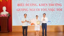 Tặng bằng khen nữ điều dưỡng viên cứu sống bé sơ sinh đã ngưng thở