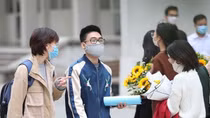 Hà Nội khuyến khích người dân đeo khẩu trang nơi công cộng